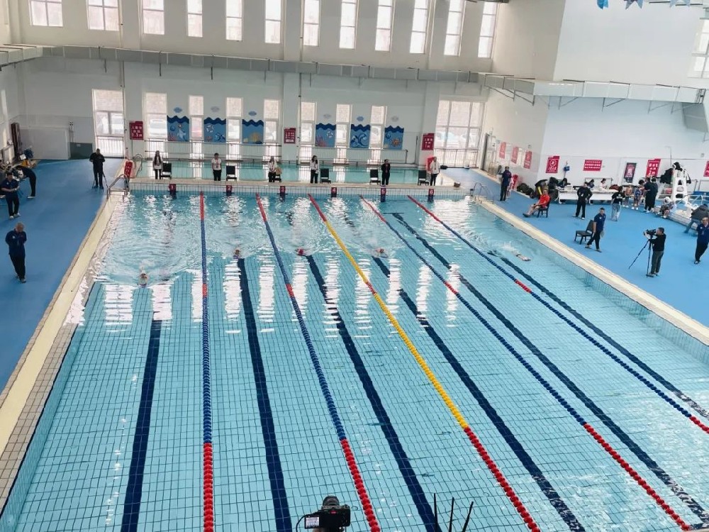 室內(nèi)游泳館總出問(wèn)題？恒溫恒濕系統(tǒng)才是關(guān)鍵！能解決這些痛點(diǎn)！